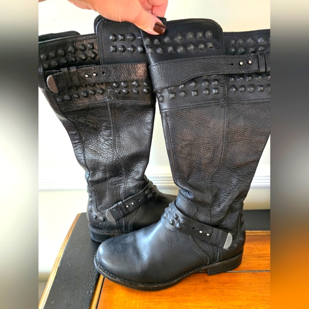 UGG Australia Dayle Leather Studded Boots - Picture 7 of 13
